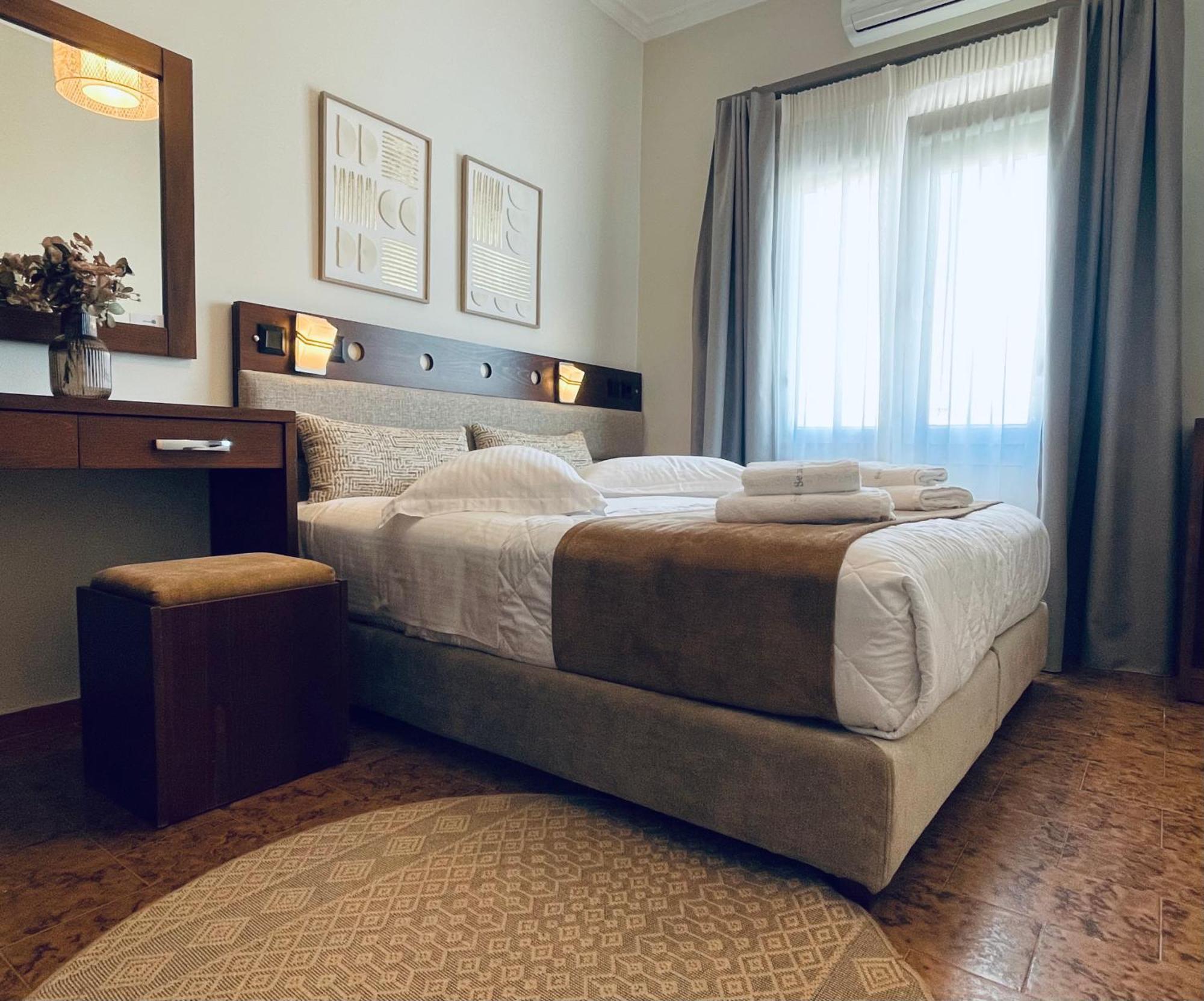 Hotel Semiramis *