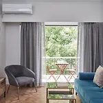 Stylish Apt Next To The Archeological Museum