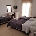 Nikos Hotel