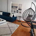 Cozy Minimal 3Br Apartment Near City Center By Itravelhome