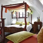 Anna Apartments