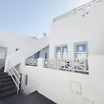 Livin Santorini - Center Rooms