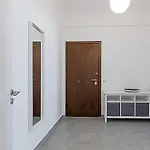 Spacious Two Bedroom Apartment In Central Location