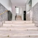 Stylish, Sunny New 2 Bedroom, Prime Central Athens