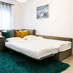 Sleeping Beauty Apartment City Center!!