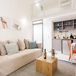 Relax In This Funky Loft Next To Metro!