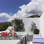 Charming 2Br Hilltop Serenity Suite, Lively Greek Village