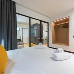 Brand New Ermou Veni Apartment
