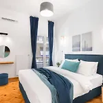 Contemporary Minimalist 2-Bdrm Apt By The Homis!