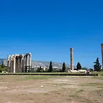 Plato'S Square Apartments