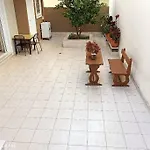 Jilda S Apartment With Private Garden!