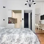 Newly Renovated Studio Downtown Athens!