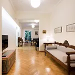 Klokkaris Stays Athens