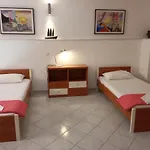 3 Bds-5Min. Walk To The Beach