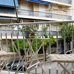 Delightful Apt. & Location In Heart Of Athens!