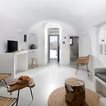 W Deluxe 1 Bedroom Cave Villa Outdoor Hot Tub Santorini