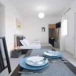 Avalon Cosy Apartments Kiku Studio For 2 With Shared Swimming Pool