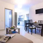 Avalon Cosy Apartments Ginger, 1 Bedroom Villa With Shared Swimming Pool