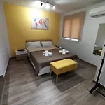Studio-10