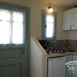Traditional Apartment In Kastro