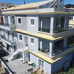 Potamos Deluxe White Apartment