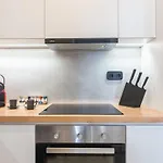 Petraki Residence 1Bdr Apt With Balcony 1 Min From Ermou Str
