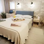Sunny Suites & Studio