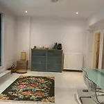 Anna'S House