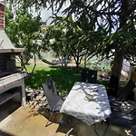 Soula'S Sunshine Green Apartment