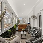 Luxcrib&Spa In Glyfada