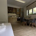 Wonderlust Apartment Close To See Α