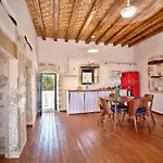 Kambos House