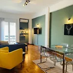 Cozy Apartment In Central Athens - Sleeps 6