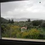 Zeus And Hera Apartments