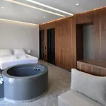 Rose N Stone, King, Luxury Houses