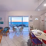 Monolithi Seaside Cottage