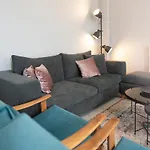 Vanilla Luxurious Apartment