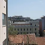 City Center Modern Renovated Apartment