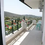Villa Rodia 4 Guests