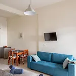 Στη Μαρίνα Της Πόλης, Δίπλα Στο Λιμάνι!