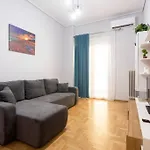 Chic & Minimal Apt. 5 Min From Metro