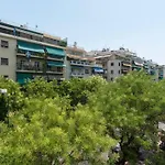 Chic & Minimal Apt. 5 Min From Metro