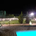 Villa Marinos - Συγκρότημα Με Πισίνα, Γήπεδο, Τζακούζι, Μπαρ, Ψησταριά