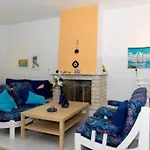 Aris' Family Villa