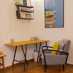 Aristotelous Square Apartment