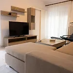 Spacious Apartment Close To The Sea And The City Center