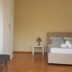 Orange Apartment - Athens Center, 3 Bd, 1.5 Bath