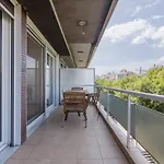 Two Bedroom Renovated Apartment Near The Subway