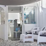 Zoumis Residence