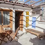 Gorgeous Neoclassic Apartment Close To Monastiraki Sqr